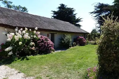 Image de Bourrine Vendéenne et grand jardin proche de la Mer