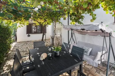 Image de Belle maison à Kukci avec WiFi