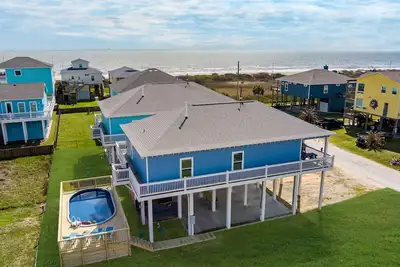 Image de Steps from beach, Private Pool, Tiki bar, Pet-friendly!