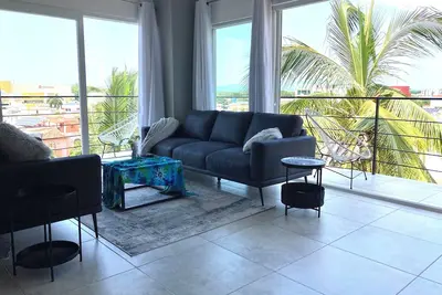 Image de Versalles Fab New Modern Spacious Condo, Veiws, Walk to the Beach, Rooftop Pool