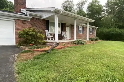 Image de Vacation rental in quiet neighborhood 6 miles to Lake Cumberland!