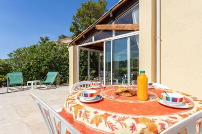 Image de Agréable appartement pour 5 personnes avec Wifi, climatisation, piscine, Tv, terrasse et parking