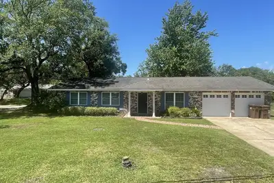 Image de Coastal Blue. 2 minutes to Gulf of Mexico. Private backyard for Bbq/entertaining