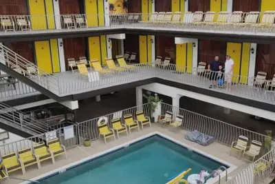 Image de Family Sized Condo with a pool and 1 block from beach and boardwalk