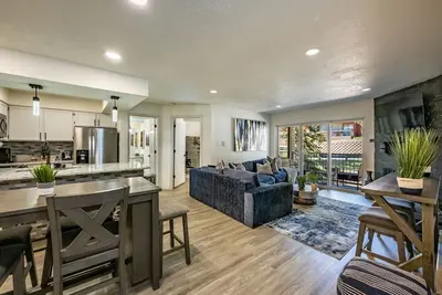 Image de Total Renovation 300' from Chili Express