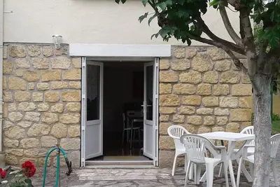 Image de appartement au calme dans un parc ombragé