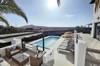 Image de No 2. Stunning 4-Bedroom Villa with Large Pool