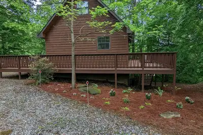 Image de Cozy cabin with wrap around porch and only minutes to town!