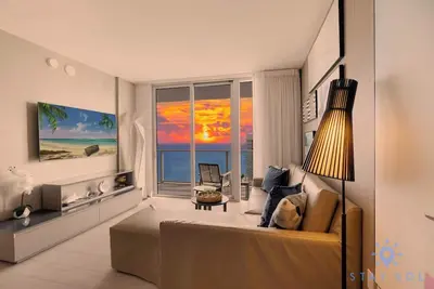 Image de Coastal Sophistication | Complementary Parking