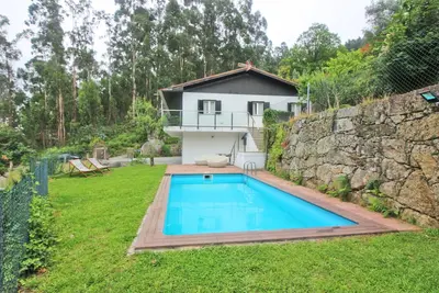 Maison avec piscine et vues fantastiques -Gerês