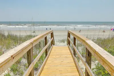 Image de Folly Beach Oceanfront Home - Pet-Friendly w/ Private Beach Access - Sleeps 8