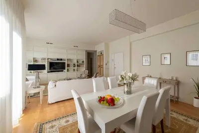 Luxury apartment in the center and near the sea