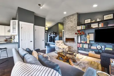 Image de Coastal Retreat with Pool and Cheerful Vibes