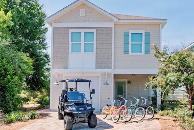 Image de ☀️Golf Cart, Private Hot Tub, Heated Pool, Bikes, Ping-Pong, Walk to Rosemary