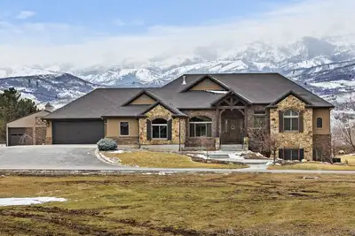 Image de 8-Bedroom Mountain Estate Near Snowbasin Ski Resort