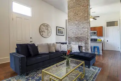 Image de Beautiful 3bedroom house, walk to St. Charles Ave and G. District, .