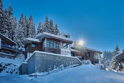 Image de Au pied des pistes duplex de 190 m2 offre de très belles prestations. Ski In/Off.
