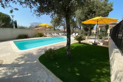 5 min from Uzes Villa for 6 people with secure swimming pool