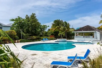 Image de Villa April, Family-Sized Condo-5 minutes from the beautiful beach!