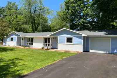 Image de Lakeview East and West Lake Paw Paw Sleeps 16