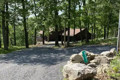Image de Secluded\/Spacious Cabin with 5 Br, 5 min to resort