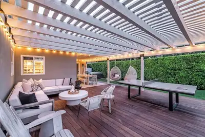 Image de Cozy Private Beach House - Steps from the beach