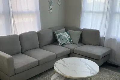 Image de Comfy home, 3rd row, step from the beach!