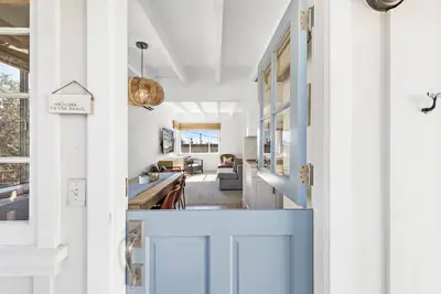 Image de Lantern District cottage- close to downtown/ harbor- one bedroom/one bath