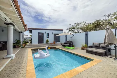 4br 4ba Private Pool, Sauna, Tub, Putt-Putt & Fire Place