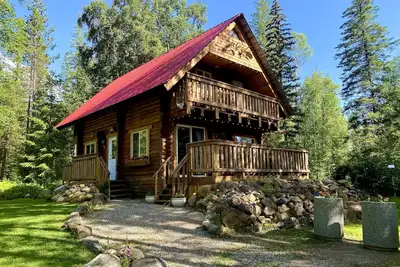 Image de TĂr Na SiĂłg Guesthouse - 5 minutes from beautiful Wells Gray Park