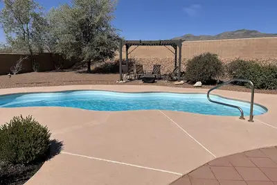 Image de Modern Desert Oasis with Pool