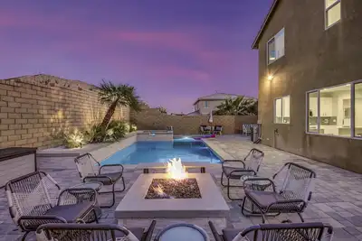 Image de Serene Lake Views & Mountain Views Luxury Retreat: at Desert Escape Indio