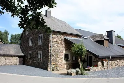 Image de Maison à Trois Ponts avec Piscine