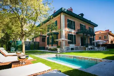 Image de Exceptionnel Chalet Napoléonien avec piscine