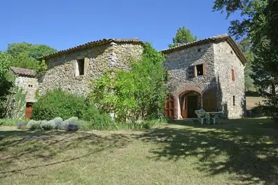 Image de Villa de charme avec jardin à Bagard, en France