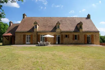 Image de Maison de campagne luxuriante avec piscine privée