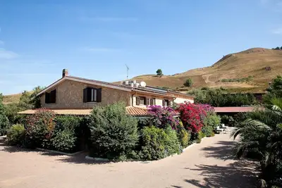 Image de Maison en Sicile avec piscine et collines