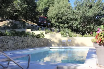 Image de Maison de vacances moderne à Faucon avec piscine