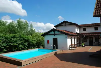 Image de Manoir Ă Dargun avec Piscine et Jardin