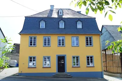 Image de The yellow vacation home