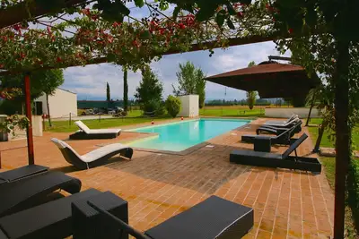 Image de Maison à Foligno avec piscine et terrasse