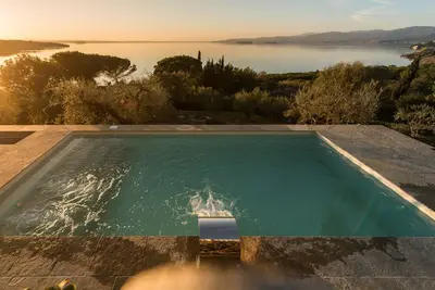 Image de Maison à Magione avec Vue sur Lac & Piscine