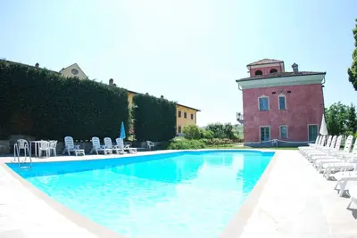Image de Manoir à Nizza Monferrato avec piscine