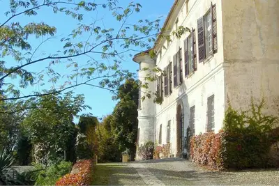 Image de Appartement dans un château avec jardin