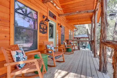Image de 'Lakewood Secret' Cabin ~ 4 Mi to The Lake!