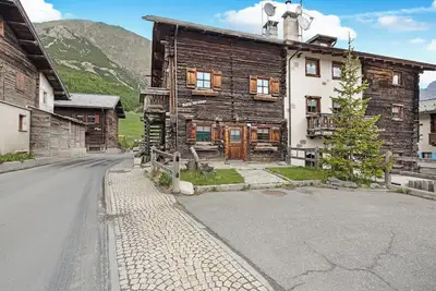 Image de Appartement \"Baita Miralago - Salient\", avec vue montagnes, jardin partagé et Wi-Fi.