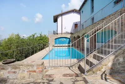 Image de Maison de vacances 'La Corte di Langa Casa Ametista' avec piscine partagée et Wi-Fi