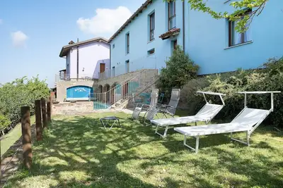 Appartement 'La Corte di Langa Alloggio Agata' avec piscine partagée et Wi-Fi