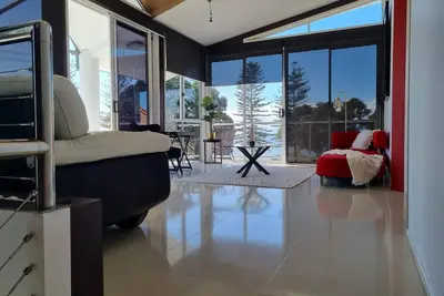 Image de Moreton Bayside- large home on Scarborough Beach
