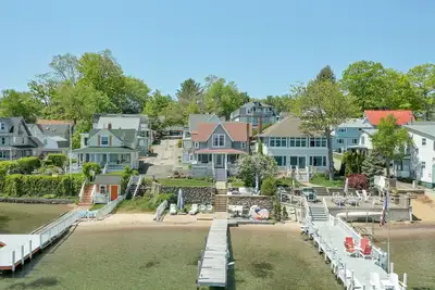 Charming Lakefront Cottage Nearby to the Weirs with dock and sand beach